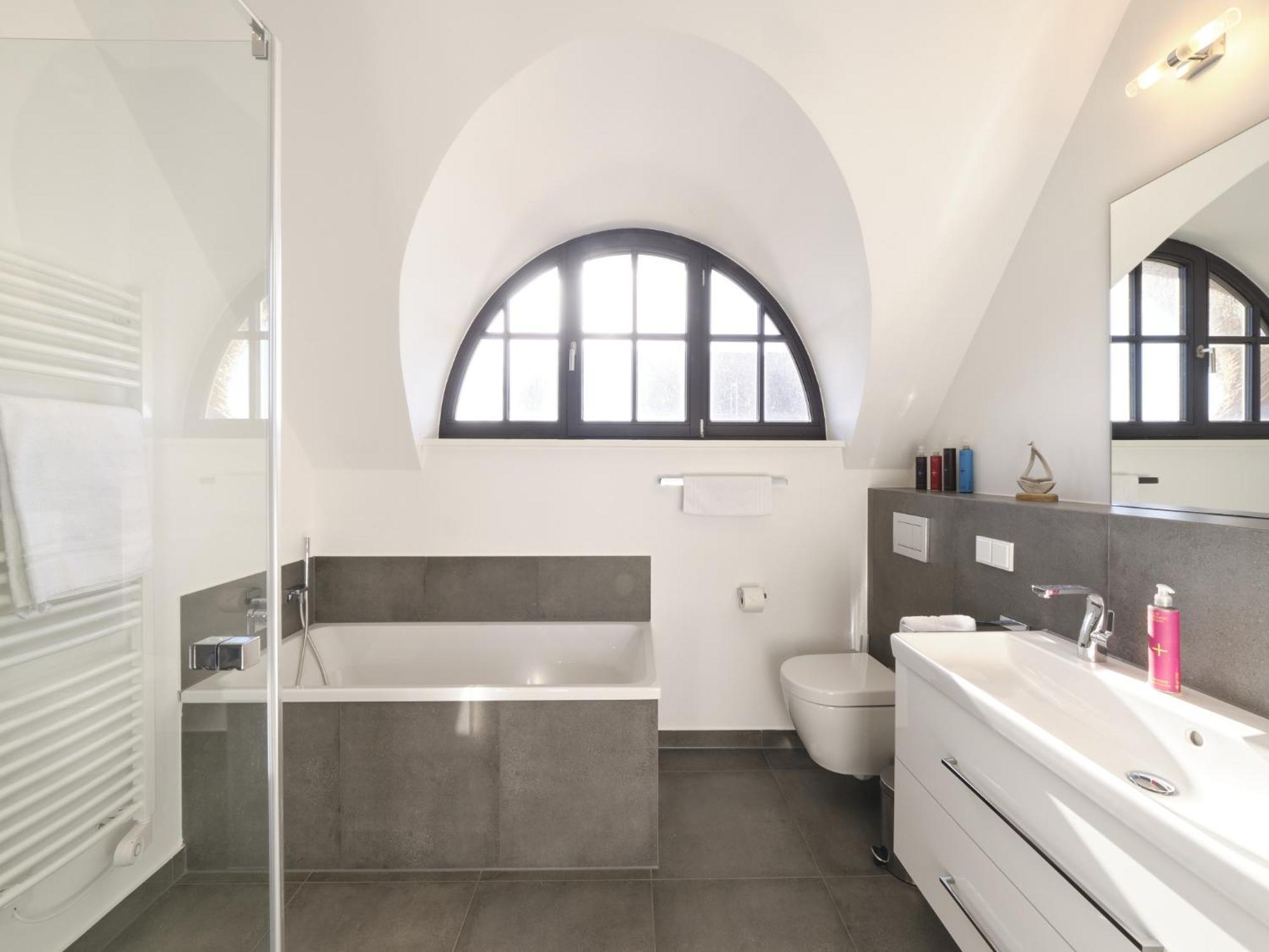 Reetland Am Meer - Luxusplus Reetdachvilla Mit 4 Schlafzimmern, Aussensauna, Loungebereich Und Kamin G07 Dranske Luaran gambar