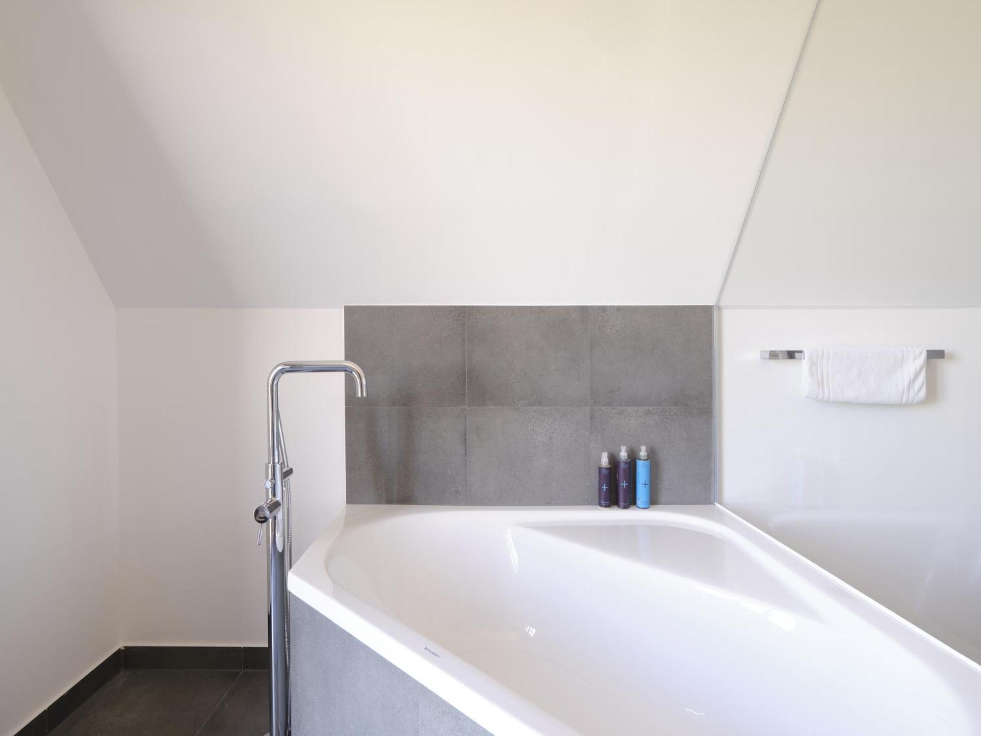 Reetland Am Meer - Luxusplus Reetdachvilla Mit 4 Schlafzimmern, Aussensauna, Loungebereich Und Kamin G07 Dranske Luaran gambar